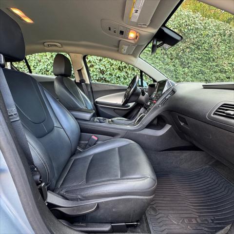 Photo of 2013 Blue Topaz Metallic Chevrolet Volt