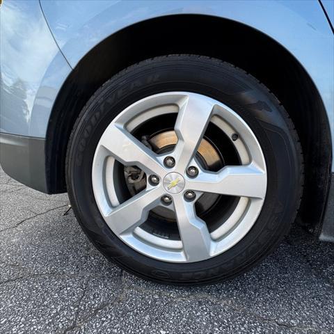 Photo of 2013 Blue Topaz Metallic Chevrolet Volt