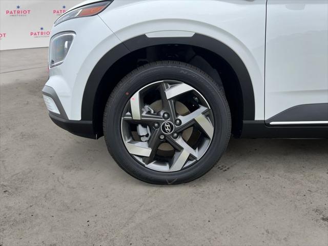 Photo of 2025 Lunar White w/Black Roof Hyundai VENUE