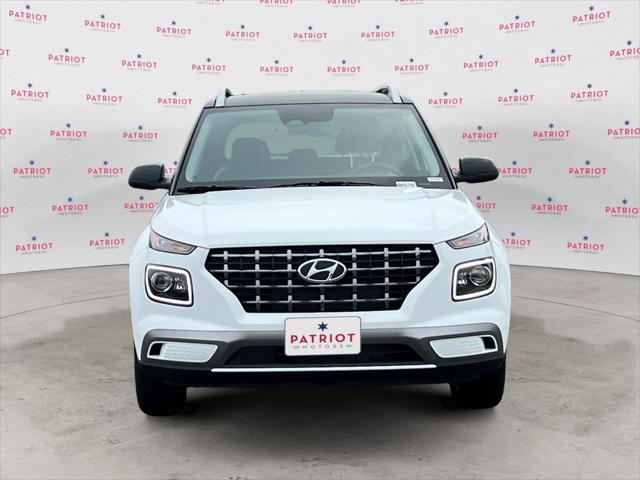 Photo of 2025 Lunar White w/Black Roof Hyundai VENUE