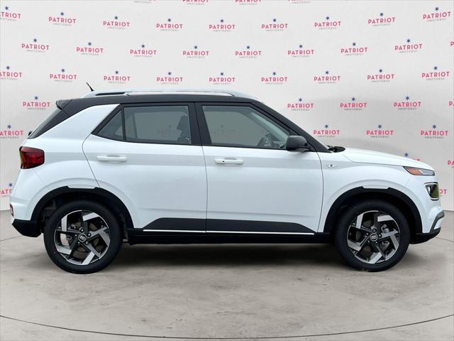 Photo of 2025 Lunar White w/Black Roof Hyundai VENUE
