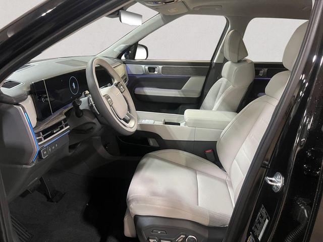 Photo of 2026 Phantom Black Hyundai SANTA FE HEV