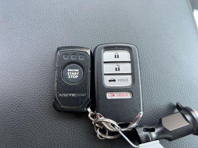 Photo of 2021 Platinum White Pearl Honda Accord
