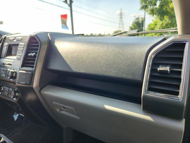 Photo of 2017 Oxford White Ford F-150