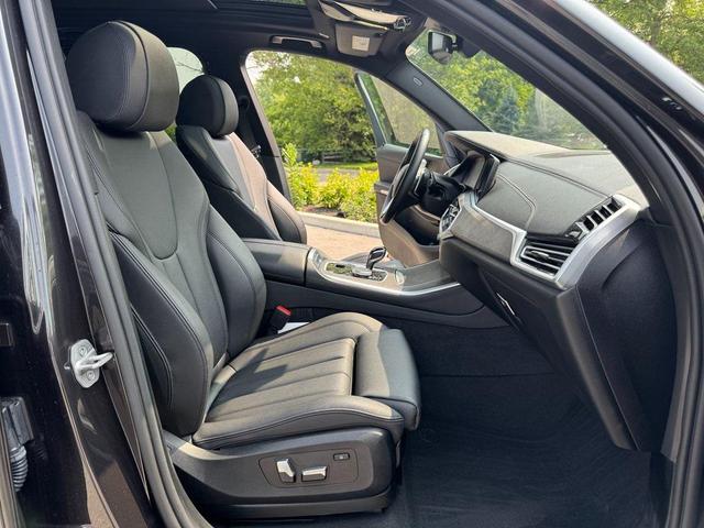 Photo of 2022 Dark Graphite Metallic BMW X5