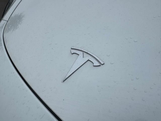 Photo of 2021 White Tesla Model Y