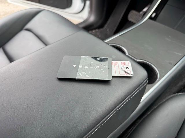 Photo of 2021 White Tesla Model Y