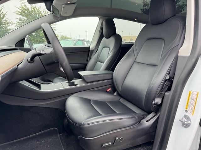 Photo of 2021 White Tesla Model Y