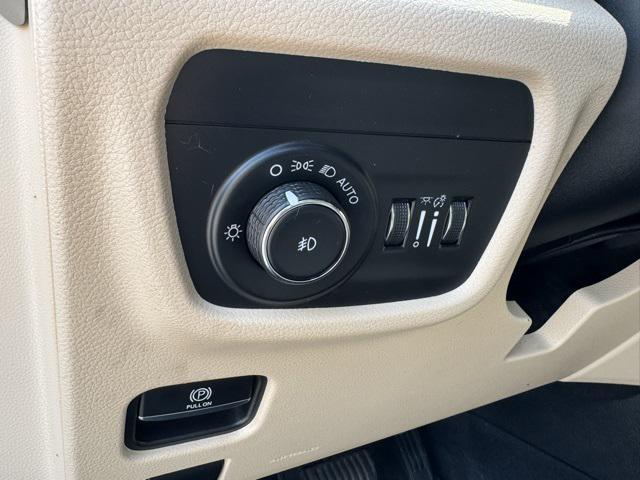 Photo of 2022 Metallic Jeep Grand Cherokee L