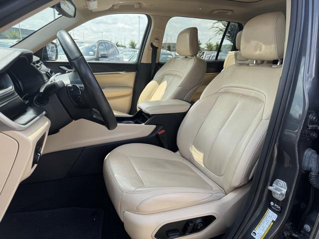 Photo of 2022 Metallic Jeep Grand Cherokee L