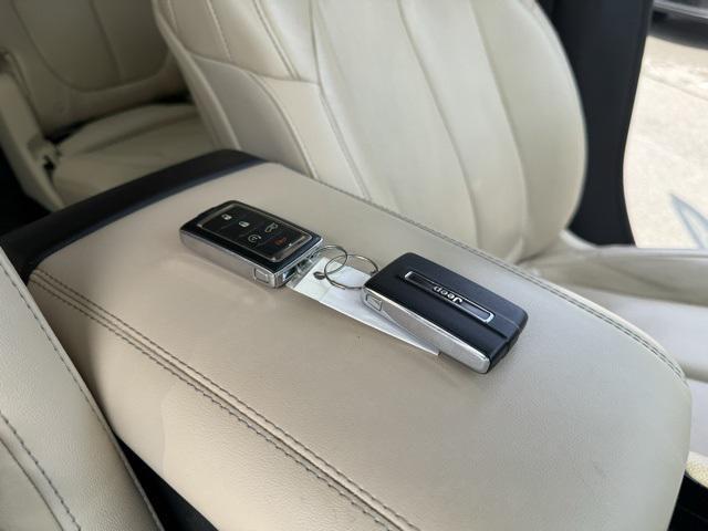 Photo of 2022 Metallic Jeep Grand Cherokee L