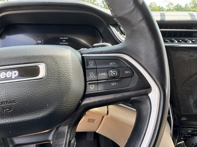 Photo of 2022 Metallic Jeep Grand Cherokee L