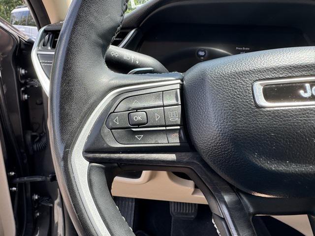 Photo of 2022 Metallic Jeep Grand Cherokee L
