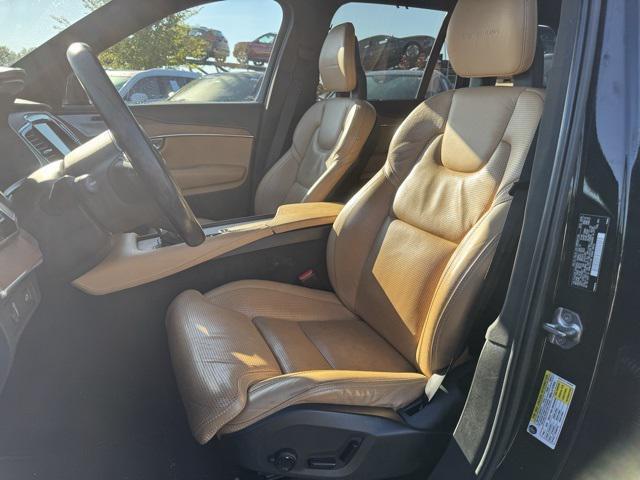 Photo of 2017 Onyx Black Metallic Volvo XC90