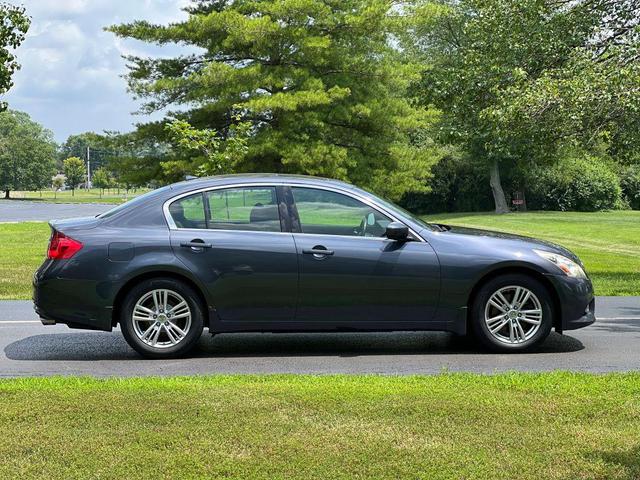 Photo of 2012 Gray INFINITI G25x