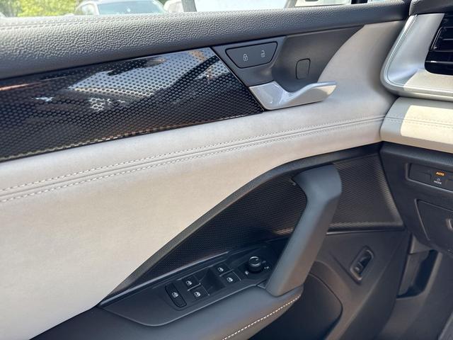 Photo of 2025 Pure White Volkswagen Tiguan