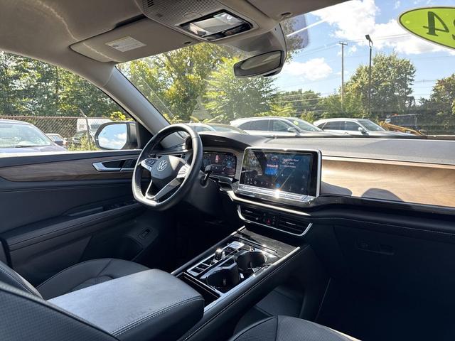 Photo of 2024 Platinum Gray Metallic Volkswagen Atlas