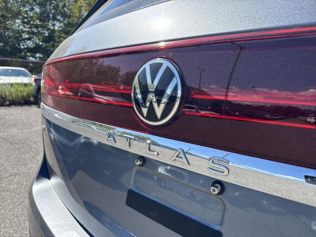 Photo of 2024 Platinum Gray Metallic Volkswagen Atlas