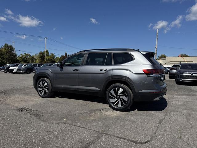 Photo of 2024 Platinum Gray Metallic Volkswagen Atlas