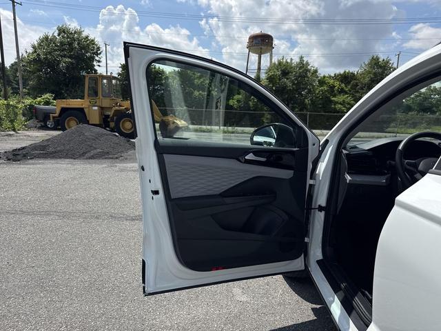 Photo of 2023 Pure White Volkswagen Taos