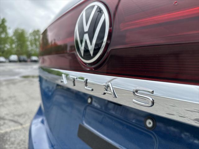 Photo of 2025 Mountain  Lake Blue Volkswagen Atlas