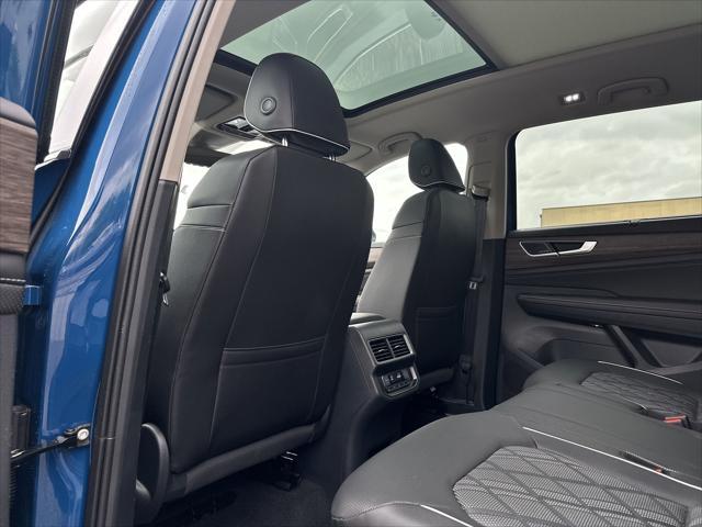 Photo of 2025 Mountain  Lake Blue Volkswagen Atlas