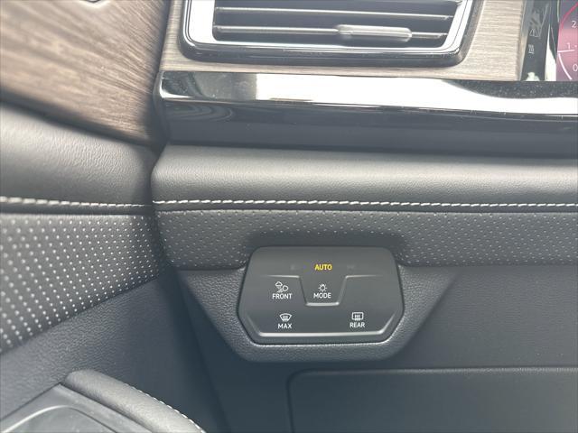 Photo of 2025 Mountain  Lake Blue Volkswagen Atlas