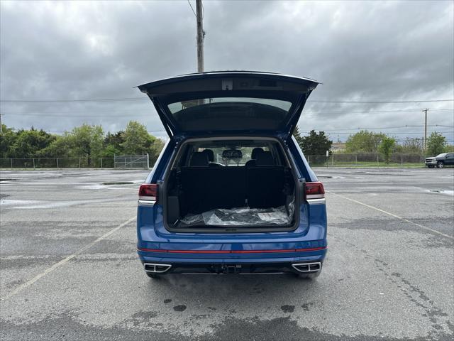 Photo of 2025 Mountain  Lake Blue Volkswagen Atlas