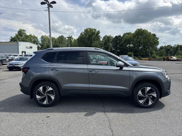 Photo of 2025 Platinum Gray Metallic Volkswagen Taos