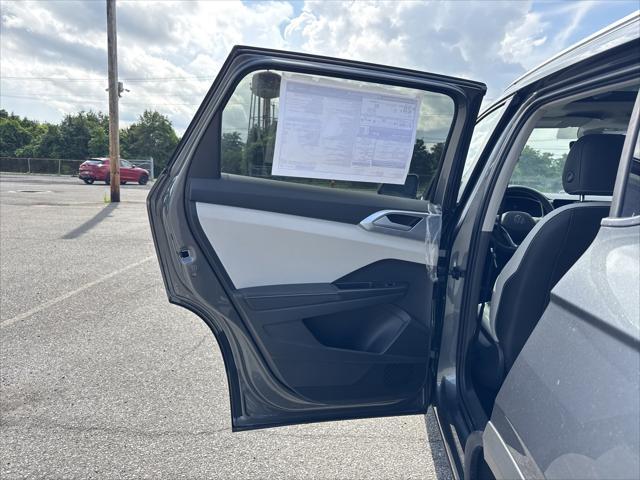 Photo of 2025 Platinum Gray Metallic Volkswagen Taos