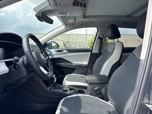 Photo of 2025 Platinum Gray Metallic Volkswagen Taos