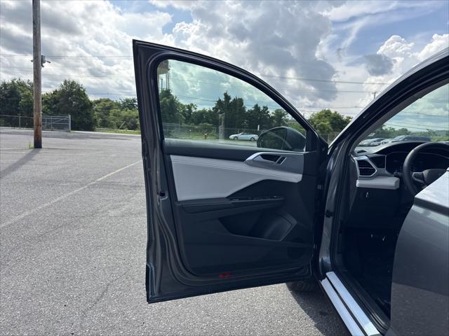 Photo of 2025 Platinum Gray Metallic Volkswagen Taos