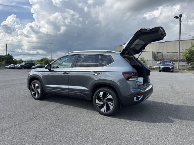 Photo of 2025 Platinum Gray Metallic Volkswagen Taos
