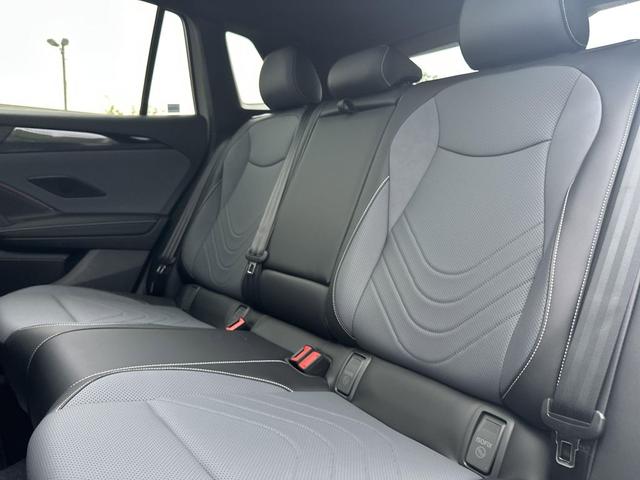 Photo of 2025 Sandstone w/Deep Black Roof Volkswagen Tiguan