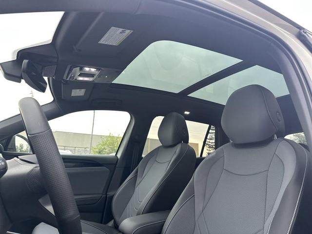 Photo of 2025 Sandstone w/Deep Black Roof Volkswagen Tiguan