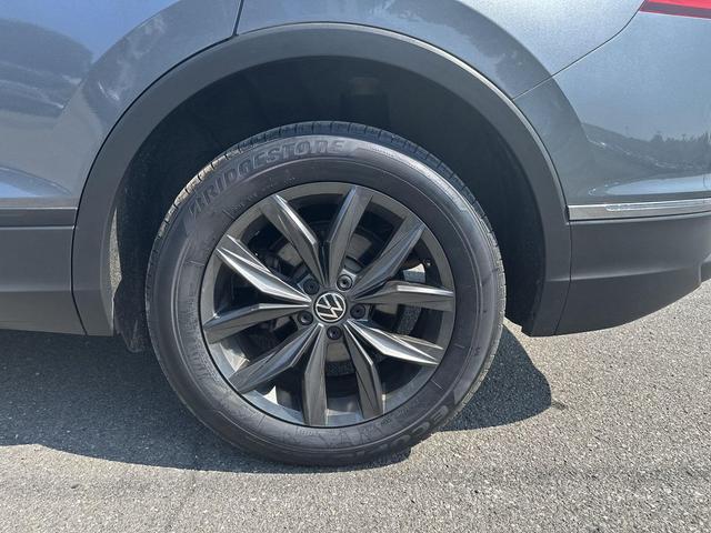 Photo of 2023 Platinum Gray Metallic Volkswagen Tiguan