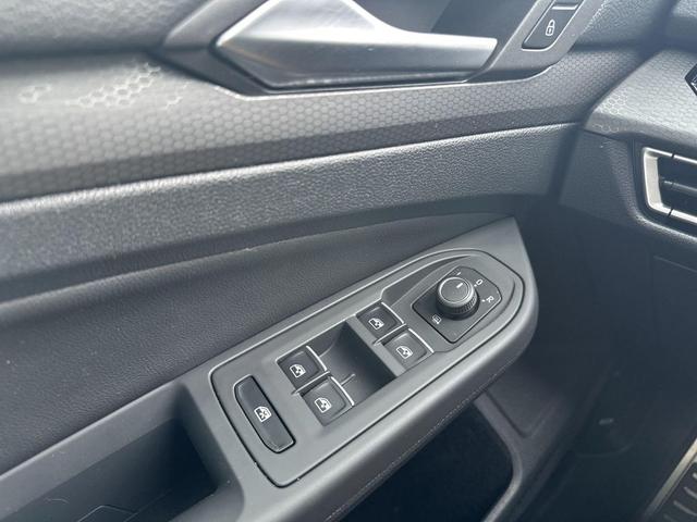 Photo of 2022 Oryx White Pearl Volkswagen Golf GTI