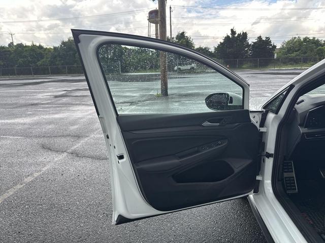 Photo of 2022 Oryx White Pearl Volkswagen Golf GTI