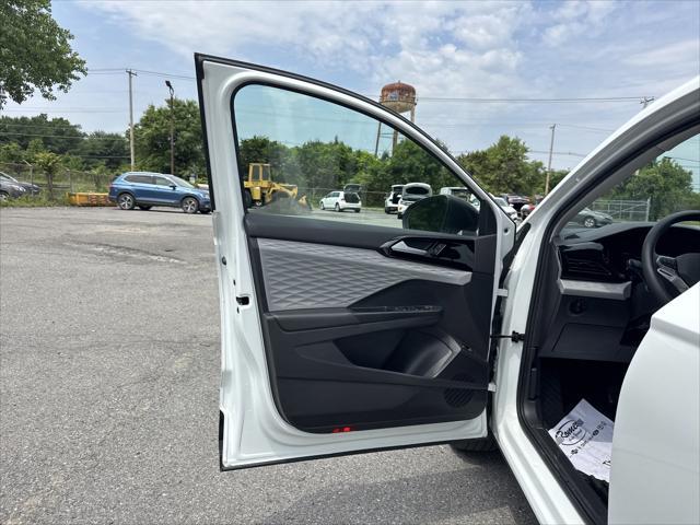 Photo of 2022 Pure White Volkswagen Taos