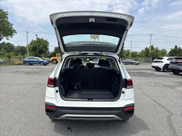 Photo of 2022 Pure White Volkswagen Taos