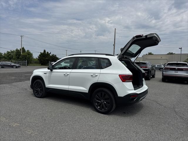 Photo of 2022 Pure White Volkswagen Taos