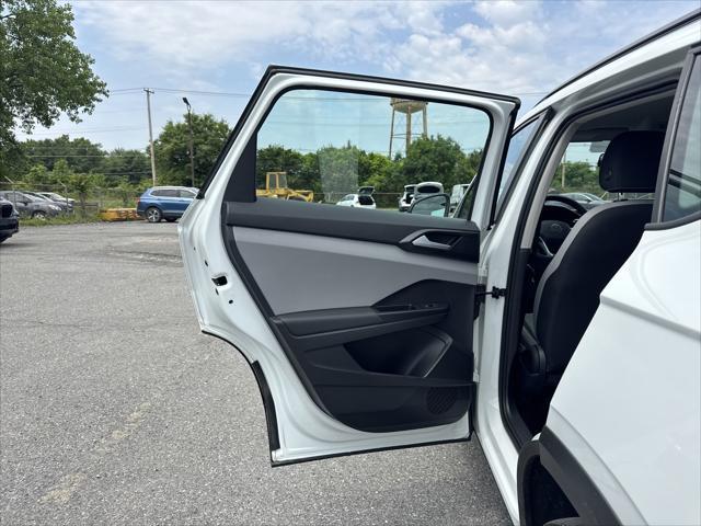 Photo of 2022 Pure White Volkswagen Taos