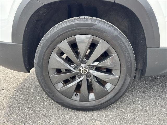 Photo of 2022 Pure White Volkswagen Taos