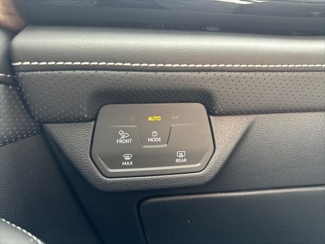 Photo of 2025 Deep Black Pearl Volkswagen Atlas