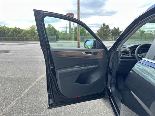 Photo of 2025 Deep Black Pearl Volkswagen Atlas