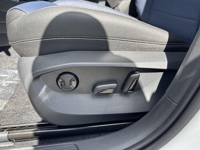 Photo of 2025 Pure White Volkswagen Taos