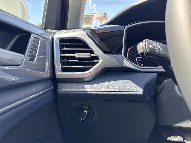 Photo of 2025 Pure White Volkswagen Taos