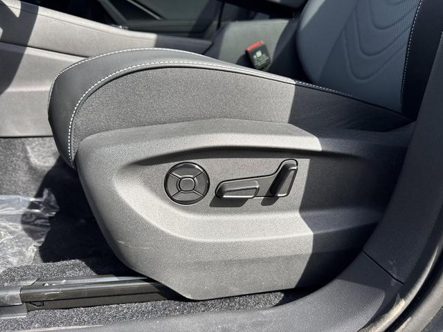 Photo of 2025 Platinum Gray Metallic Volkswagen Tiguan