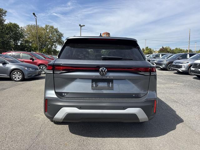Photo of 2025 Platinum Gray Metallic Volkswagen Tiguan