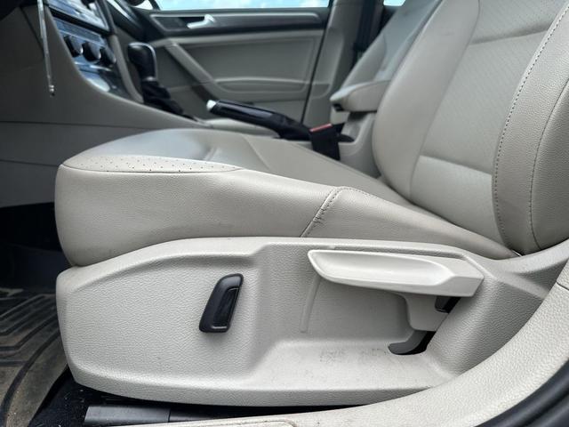 Photo of 2019 Night Blue Volkswagen Golf Alltrack
